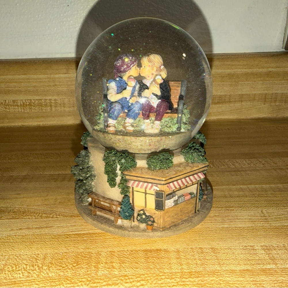 Encore 2002 Forever‎ young Romantic Couple Snow Globe with Miniature Market Base